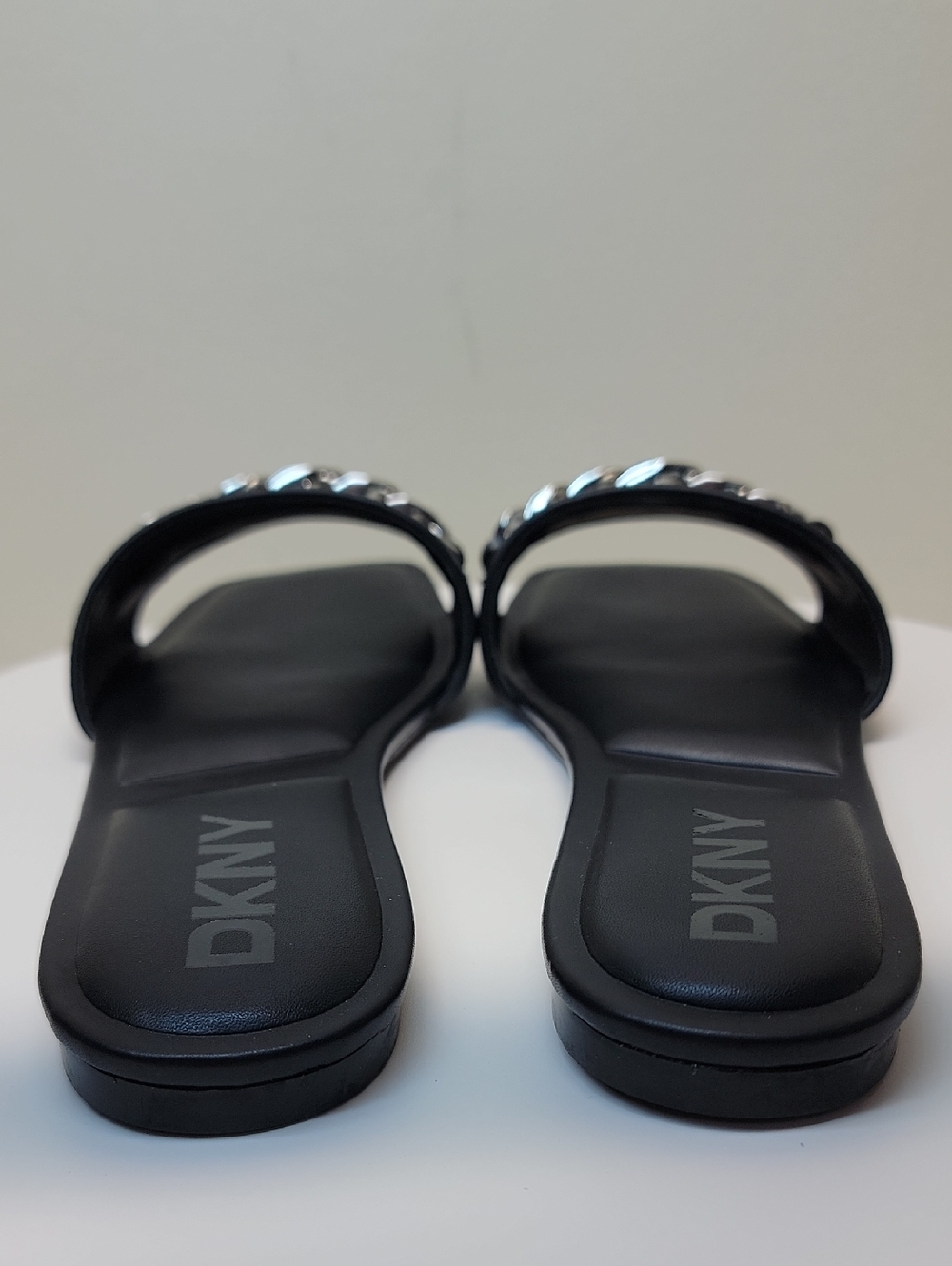 DKNY NEW IN BOX BLACK FLAT SLIDE SUMMER SANDALS W/SILVER CHAIN - Picture 8 of 10